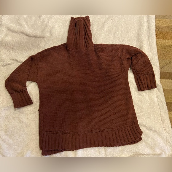 Aerie turtle neck - Picture 2 of 3